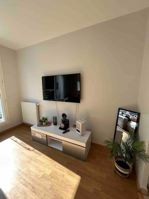 Duplex Lumineux Tout Equipe/Rer D/Balcon/Parking Corbeil-Essonnes Exterior photo